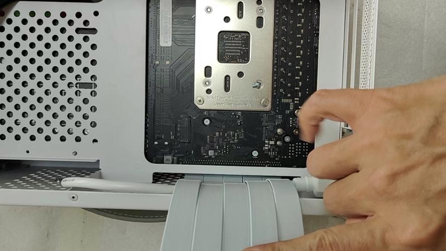 第二块固态硬盘怎么安装