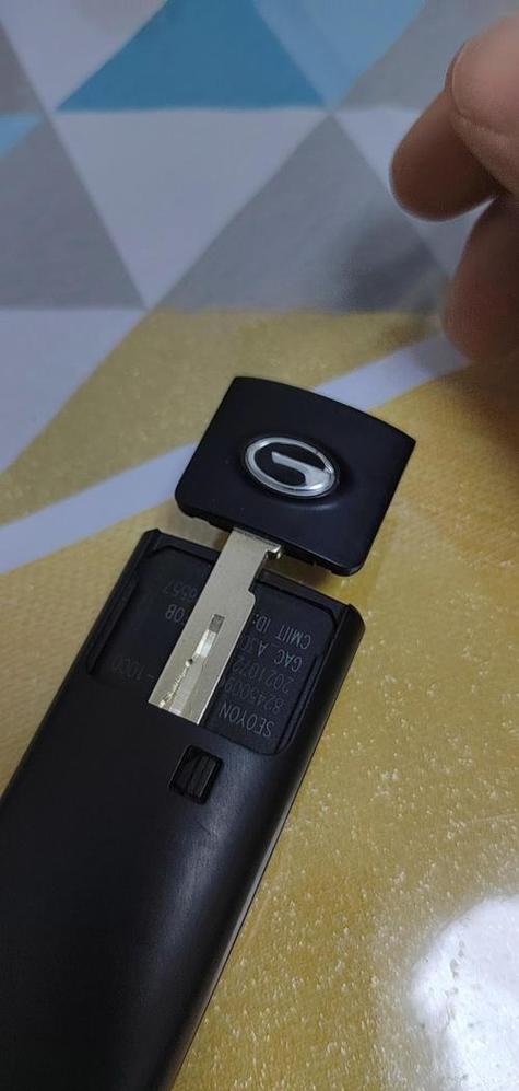 广汽传祺gs4车钥匙电池怎么换