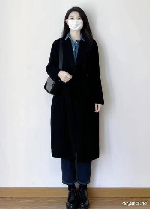 黑色衣服搭配包包图片游戏截图