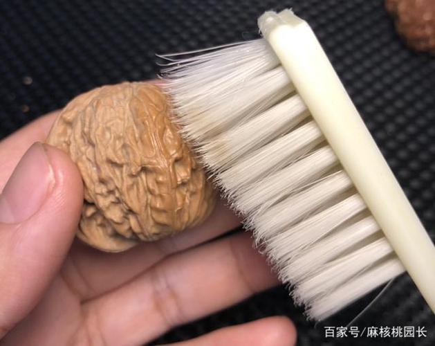 核桃需要上油刷吗
