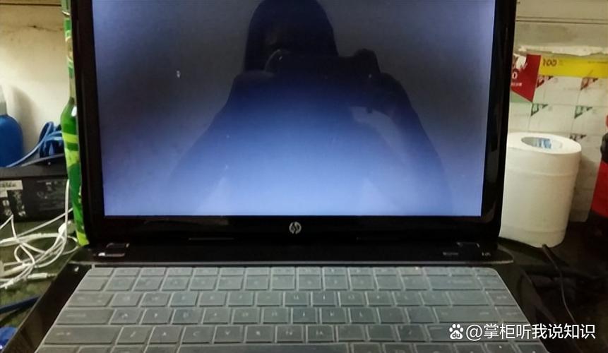 电脑桌面不能全屏显示两边是黑的