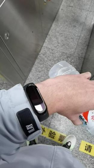 小米手环绑定地铁卡能打折吗