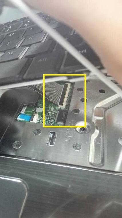 戴尔笔记本电脑键盘拆卸教程