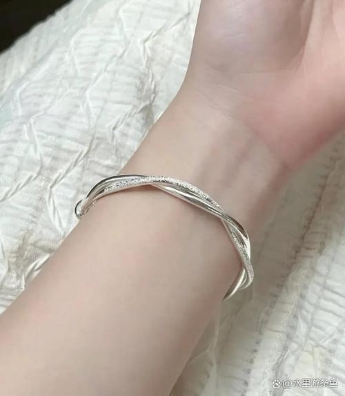 戴银子的好处和坏处缩略图