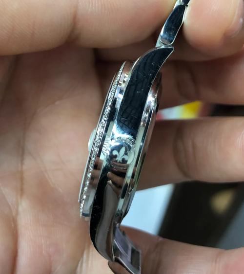 手表后盖划痕修复小方法