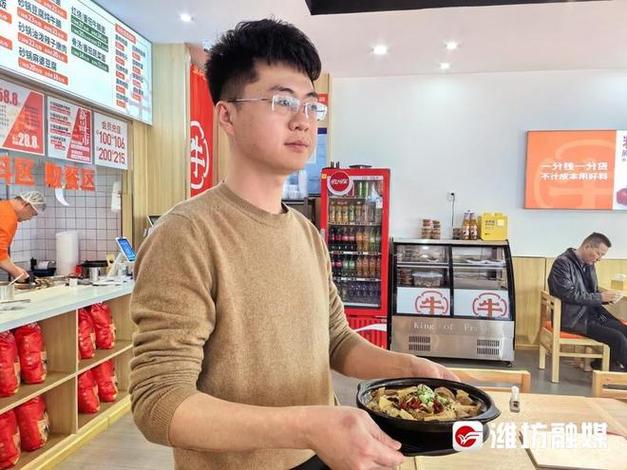 星光小厨店有两位厨师