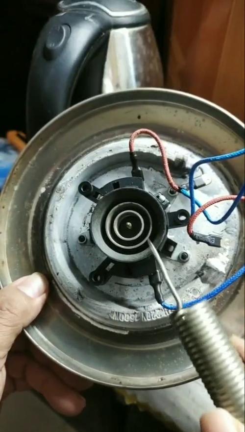 电水壶C型弹簧怎么装