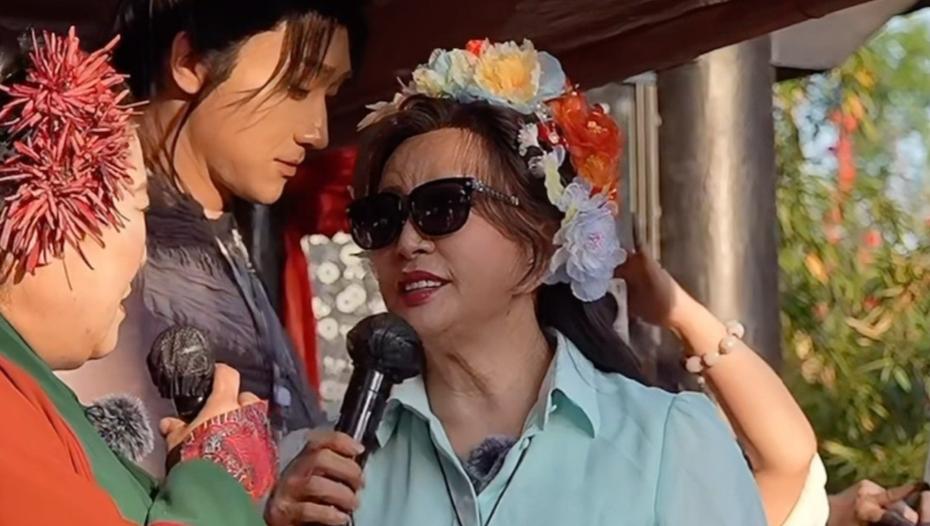 刘晓庆与王婆互动视频