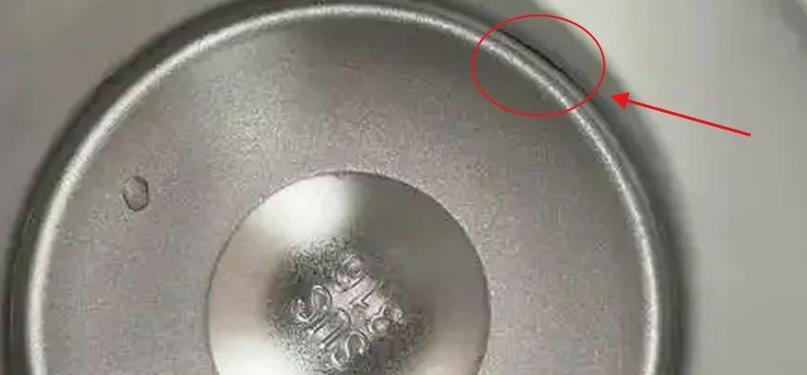 显示器出现黑点原因