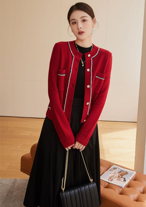 一套红色的衣服