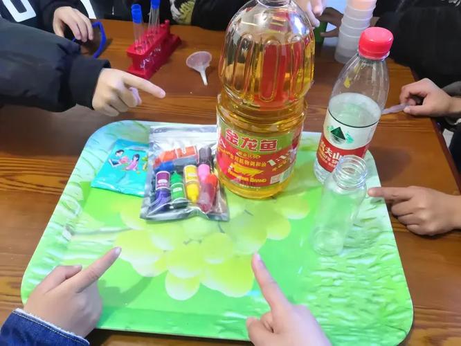 瓶子中投筷主题图片
