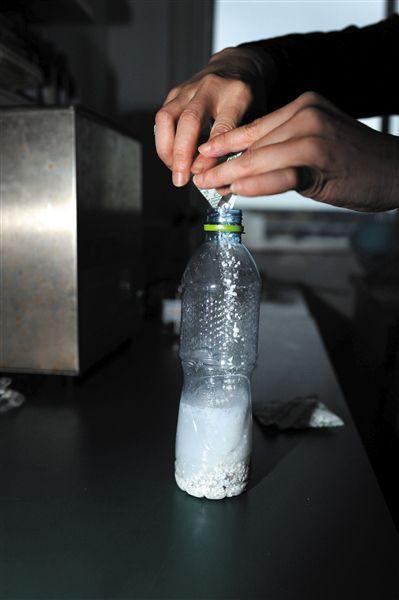 干燥剂放进水里会怎么样