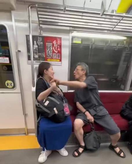 地铁撞掉别人手机谁的责任