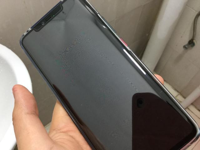 手机屏幕出现绿斑的原因