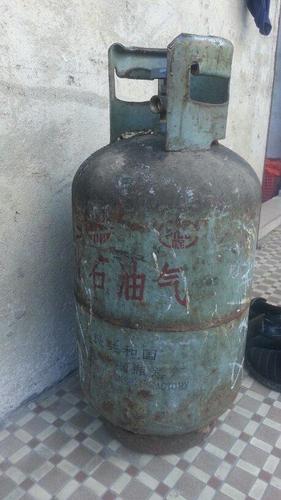 旧煤气罐卖废品收破烂