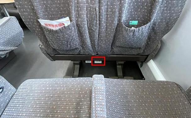 动车二等座充电口在哪里