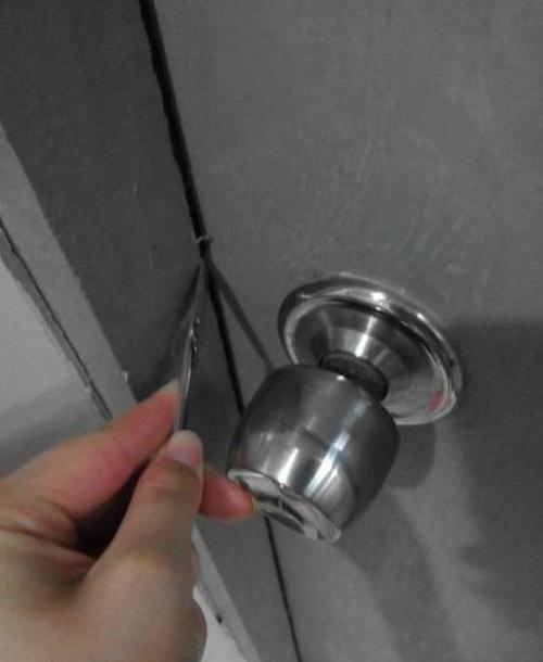 反锁的门在外面能打开吗