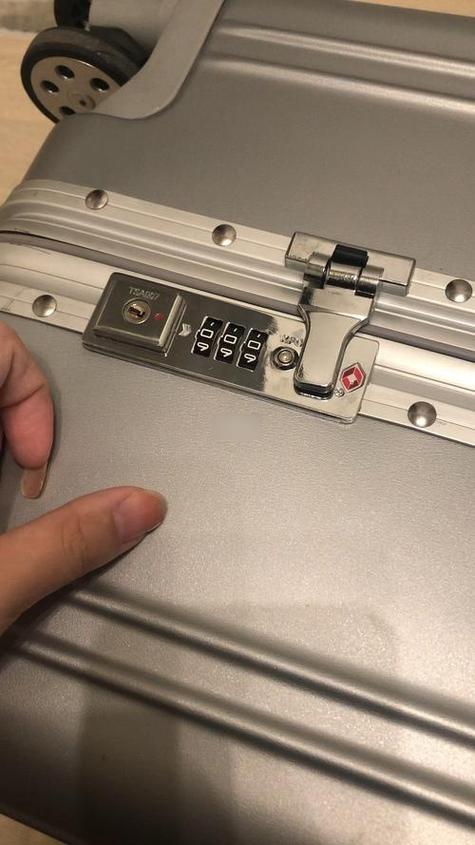 皮箱不小心锁住了,怎么开