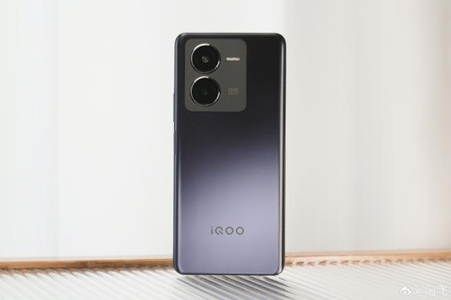 iQOOz8是玻璃后盖吗
