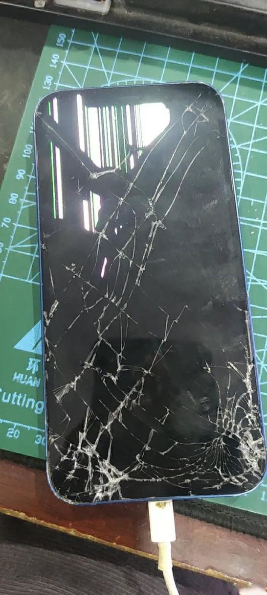 手机摔碎严重影响
