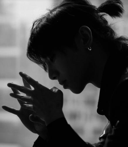 辫子男生头像