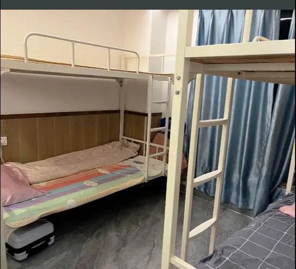 在工厂住宿舍还是住外面好