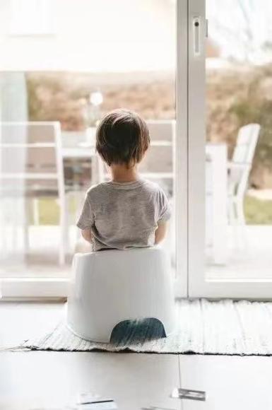 婴儿喝奶发出呃呃怪声