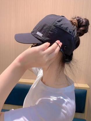 戴帽子的美女图片真实
