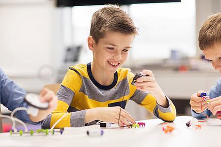 男孩子学乐高好吗