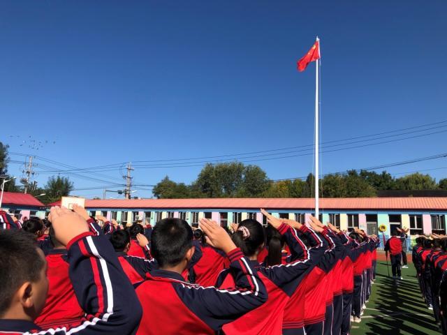 小学生宣誓手势