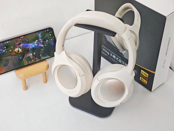 头戴式耳机漏音正常吗