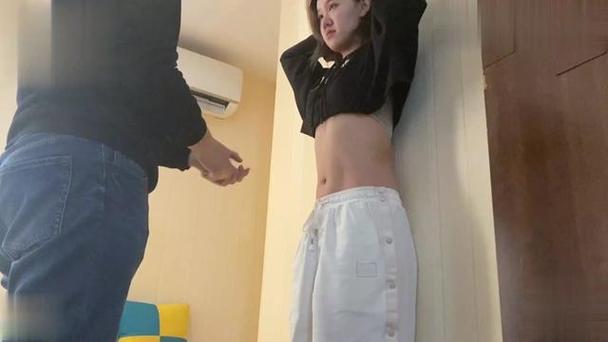 抗击打训练女生 腹部