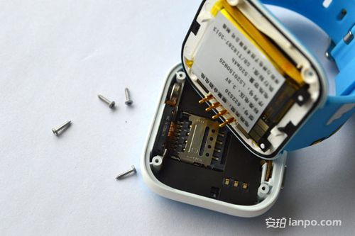 智能手表四个触点正负极