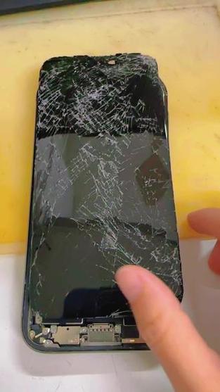 手机最容易摔坏的部件