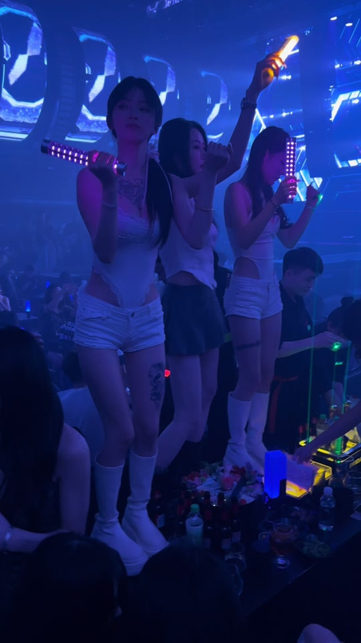 蹦迪缩略图