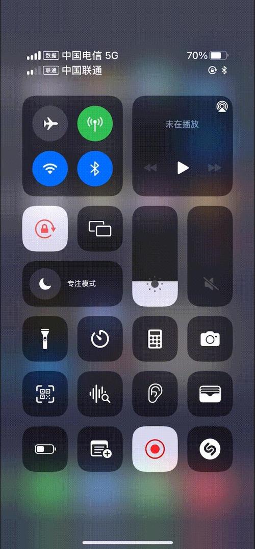 为什么手机调到最低还是特别亮