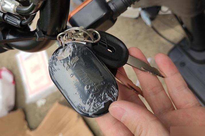 小刀电动车遥控器怎么换电池