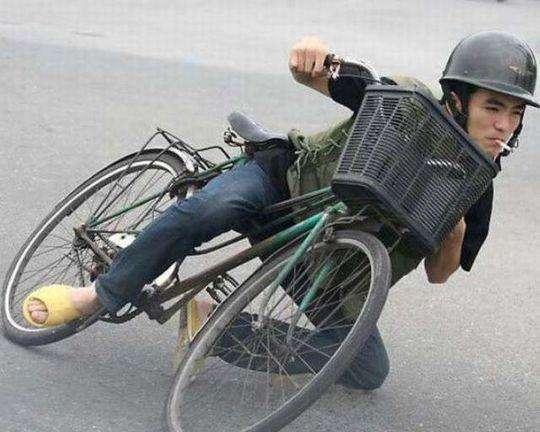 搞笑骑摩托车图片游戏截图