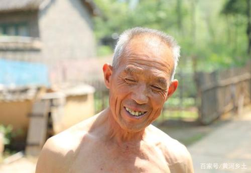 和王老汉一起登山