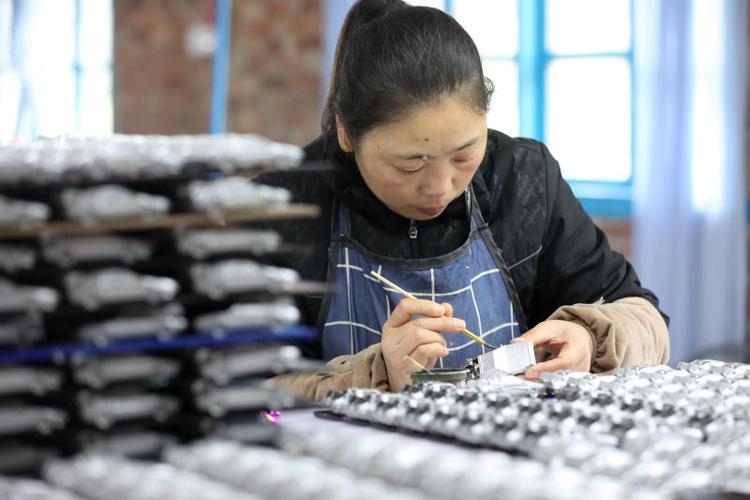附近工艺品厂有彩绘的