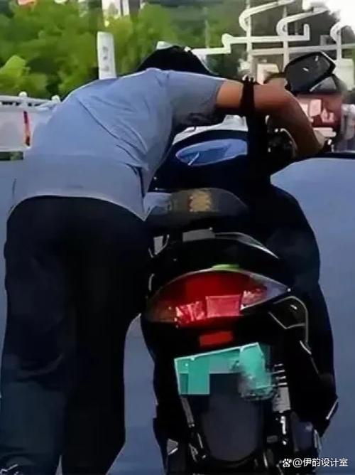 电动车停下来还往前跑