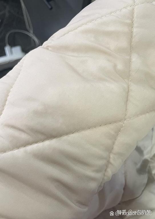羽绒服面料沾水像油渍截图