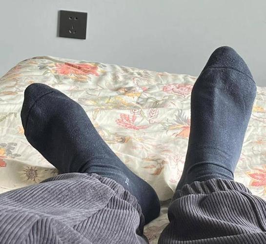 男生穿的灰袜子缩略图