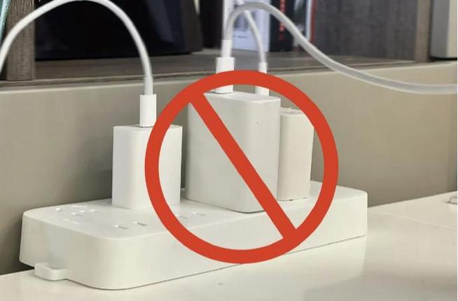 家里的电总是烧充电器游戏截图