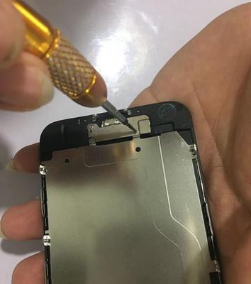 iphone屏幕上出现黑线