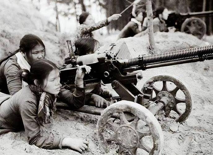 越南女兵的丛林地道战