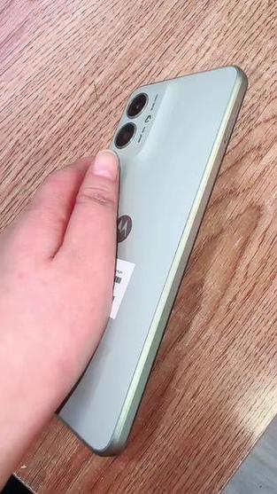 手机听筒滴进了蜡烛油