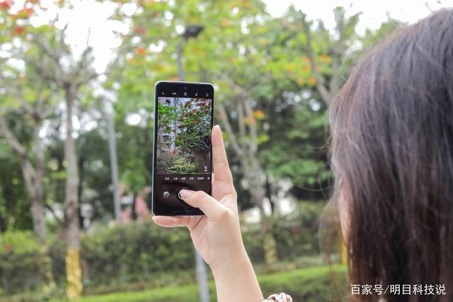 手机用久了拍照模糊怎么回事
