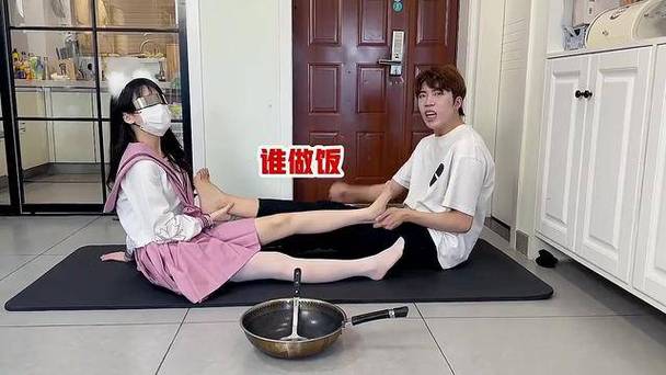 红尘挠脚心24小时搞笑视频