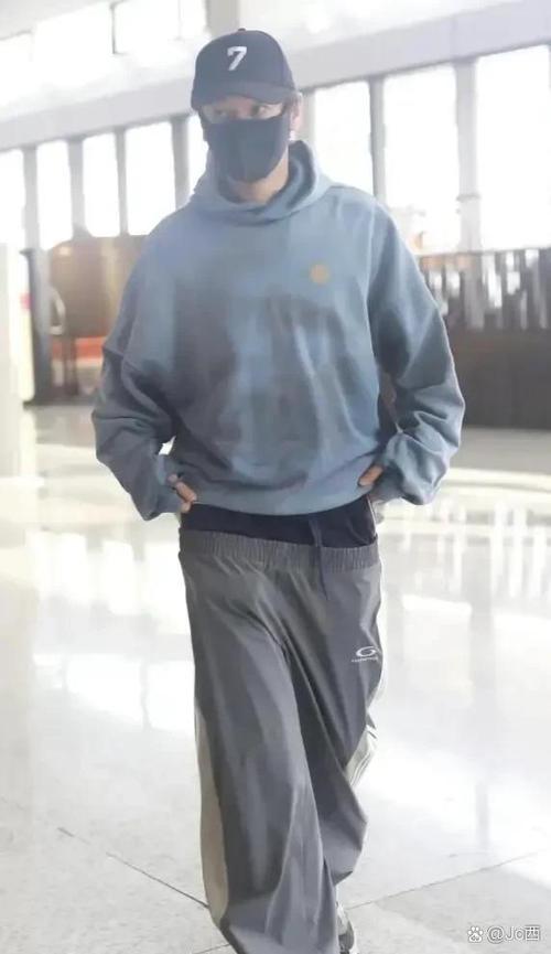 提裤子是暗示性吗缩略图